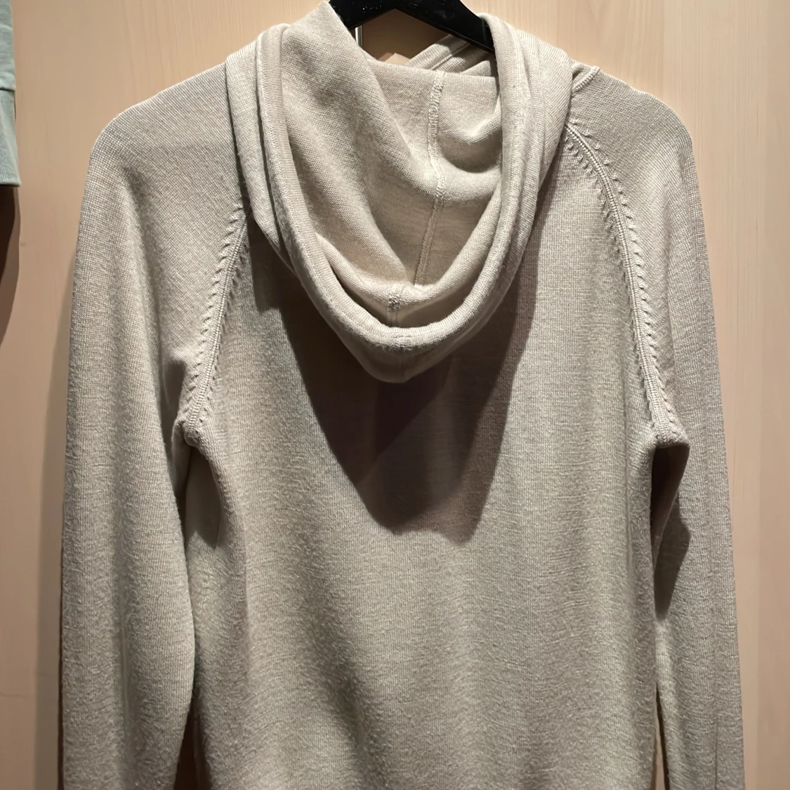 Bläck stickad hoodie  - 91