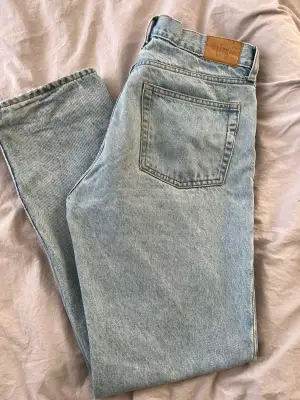 Säljer mina jeans från weekday. Modell klean. Färg ljusblå. Storlek 30/32. Bra skick.