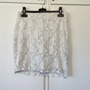 Kjol från Gina tricot i storlek M, endast testad  45 kr + frakt 🥰