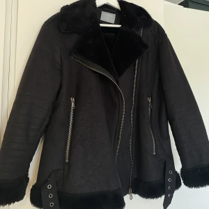 Biker jacka storlek S  - Jättefint skick, enbart använd ett fåtal gånger! 