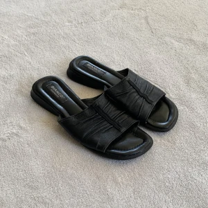 Svarta sandler - Vintage sandaler som är perfekta till sommaren, från märket Bianco Footwear! Aldrig använda av mig 💘