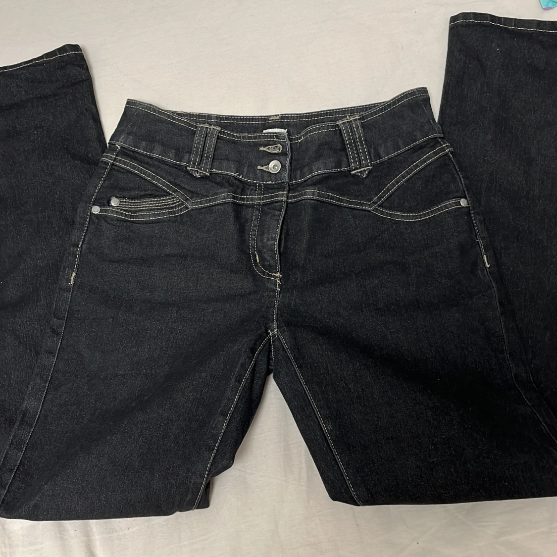 Svarta jeans stl 38