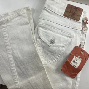 Low Waist True religion jeans - Helt nya med prislapp kvar köpta i USA för flera år sedan. Bootcut storlek 25, små i storleken passar XS! 