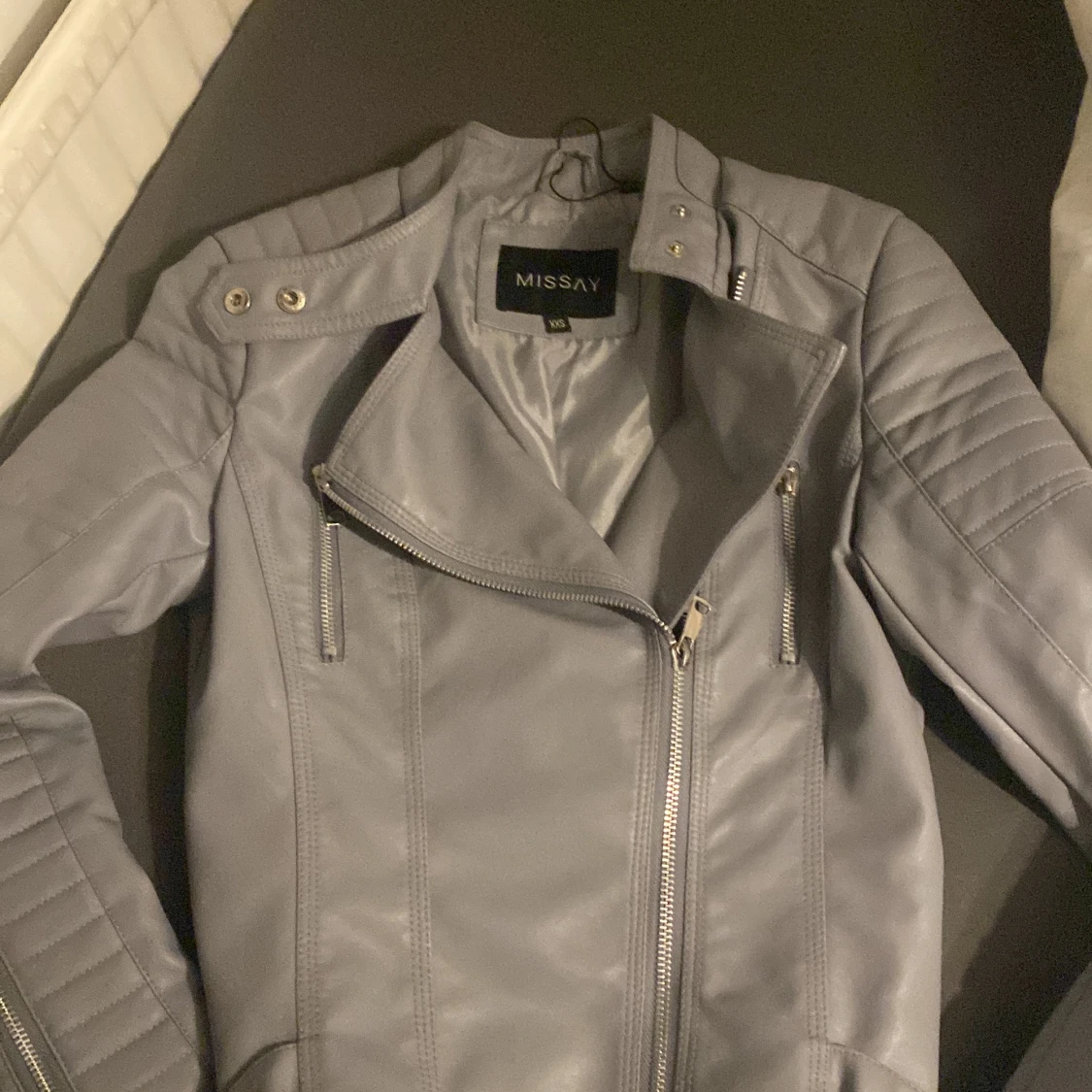 Säljer en skinnjacka för 100kr