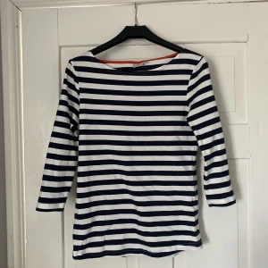 randig tröja  - randig tröja med 3/4 armar, använd fåtal gånger 