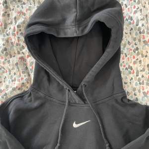 Nike hoodie i storlek xs i fint skick. Skriv för fler bilder💗