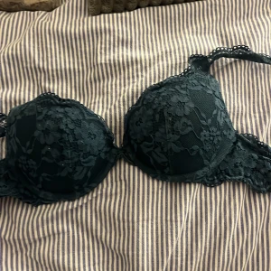 bh - bh som dessvärre är för liten för mig, den är pushar! skriv privat för fler bilder och mer information!💗