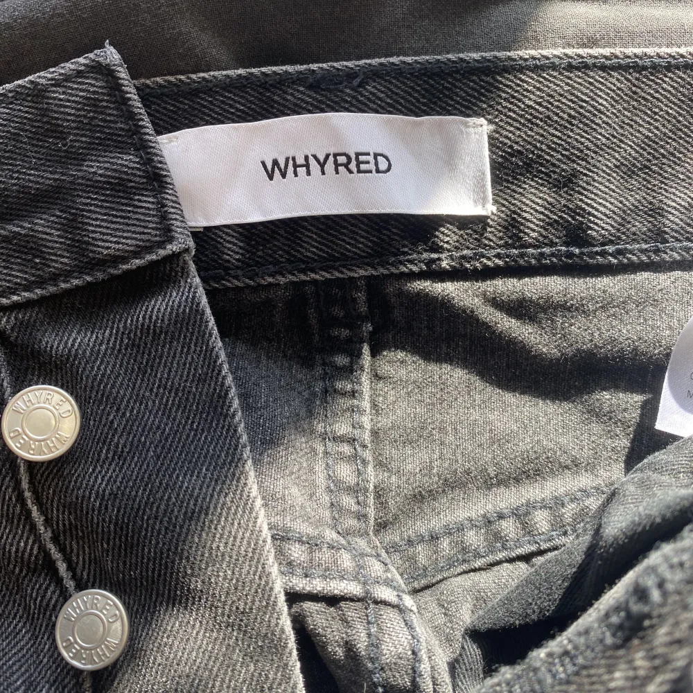 Svarta jeans i regular fit från brothers. Knappt använda, ny pris 1500. Jeans & Byxor.