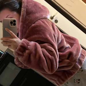 Rosa jacka  - Rosa fluffig jacka från cubus . Nyskick