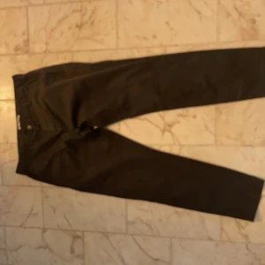 Chinos från acne studios i storlek L - Bra skick fast använda en del