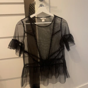 Volang topp, perfekt till vår och sommar  - Bymalina likande tröja 