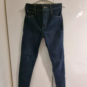 Levis Jeans - Knappt använda, skinny high rise