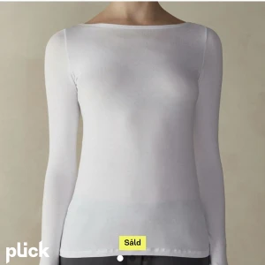 Intimissimi tröja - Vit intimissimi tröja🩵 Säljer då jag inte använder den😽Kolla in min nya annons på denna då vinnaren av budgivningen inte svarar säljer jag fortfarande men på en annan annons❤️