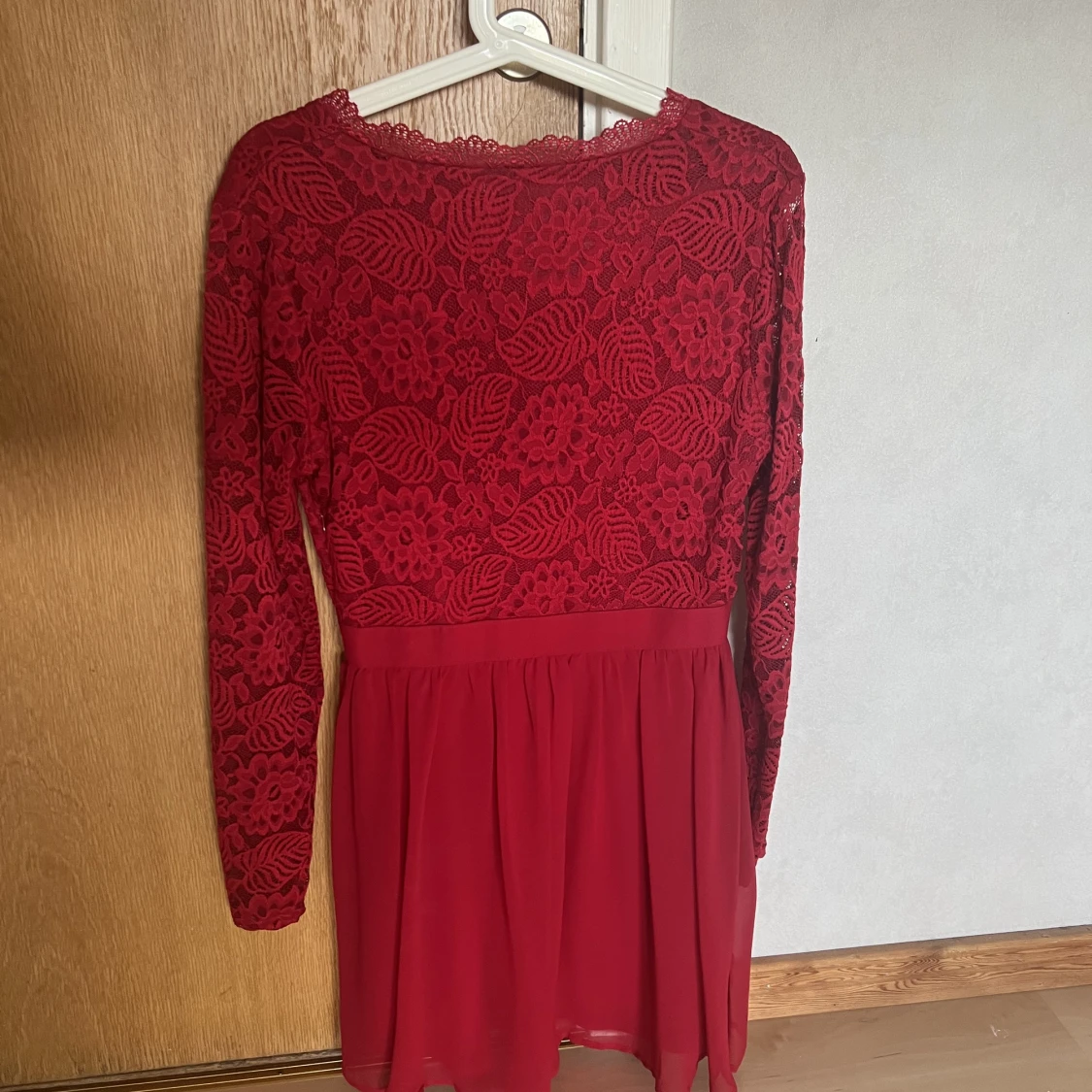 Röd klänning med spets❤️ - 91