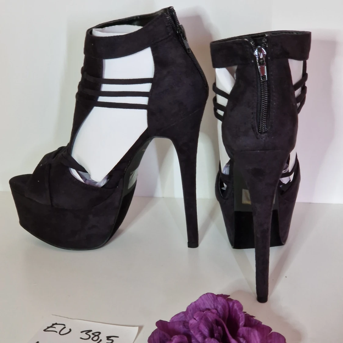 Sandaletter i mockaimitation strl 38,5