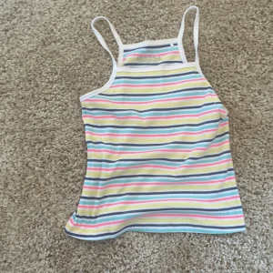 Färglagt linne - Det finns en liten fläck som inte går bort men den syns knappt