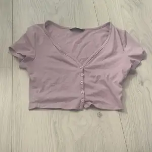 Söt lila T-shirt