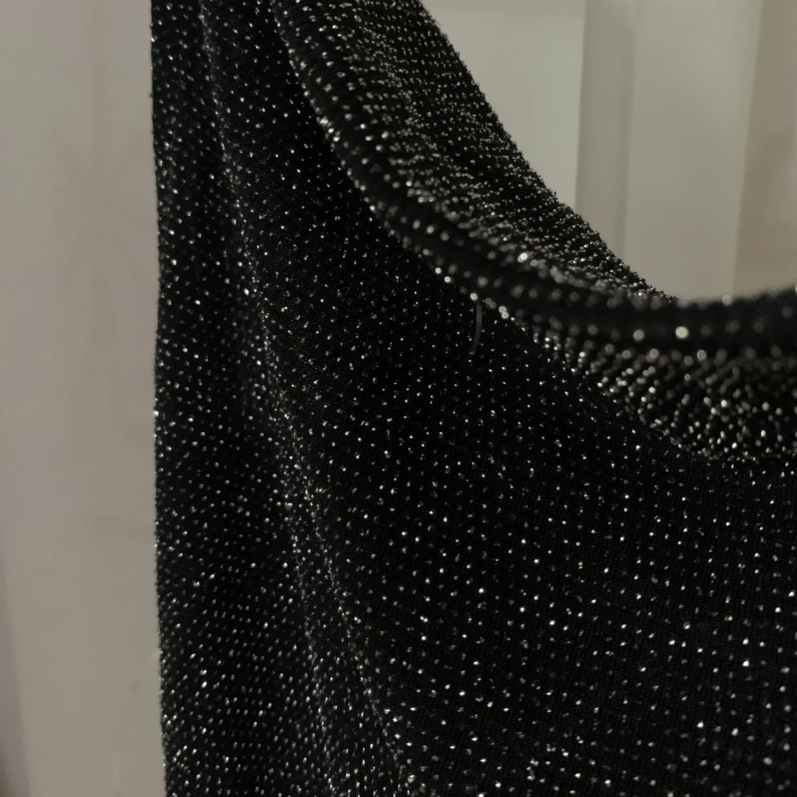 Glittrig festklänning  - 90