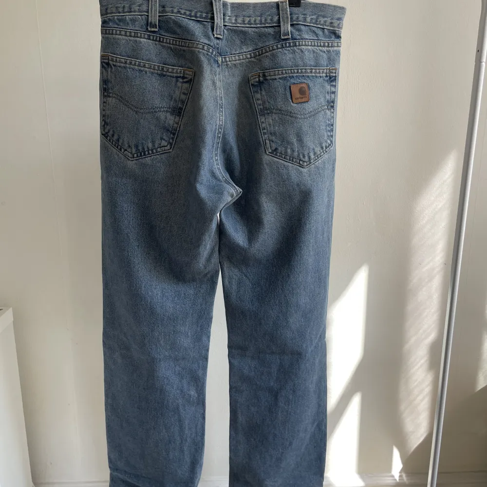 Goa carhartt brallor i bra skick förutom lite slitage i hälen. Storlek 34x32 relaxed fit . Jeans & Byxor.