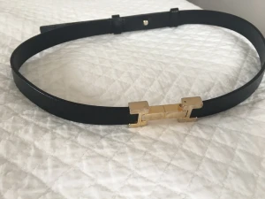 Reiss skärp  - Läder  36 cm långt  Mycket bra skick. Går att förminska