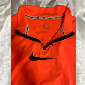 En träningströja från Nike med jätteskönt tunt material som 