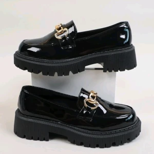 Loafers - Har endast använts 2-3 gånger. De är i väldigt bra skick. 