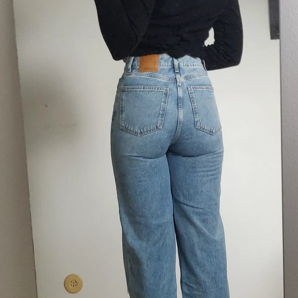 Säljer nu mina älskade jeans från Carlings. Ljusa och somriga och passar till allt. Uppsydda i benen av skräddare!  Alltid PAKETPRIS så glöm inte att kolla in profilen :). Jeans & Byxor.