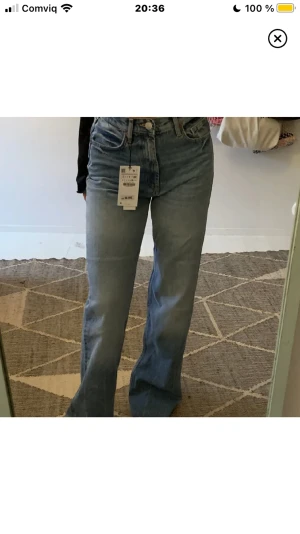 Wide leg jeans - Helt oanvända jeans ifrån Zara som köptes här på Plick. De är fortfarande i nyskick och priset går att diskuteras. (OBS: lånade bilder)