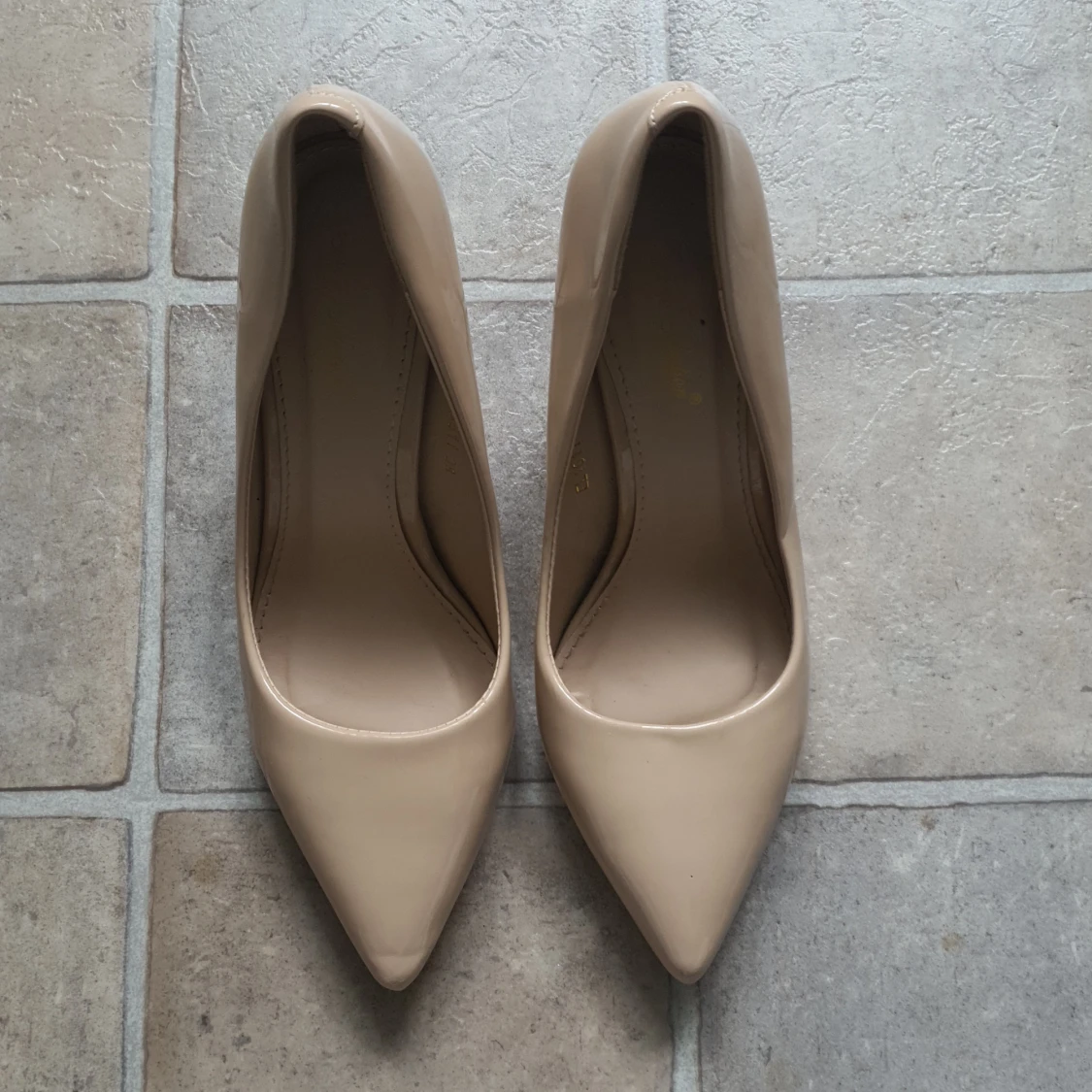 Nude lack pointed high heels - 91