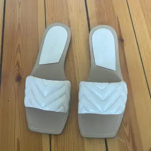 Sandaler från stradivarius använda 1 gång 