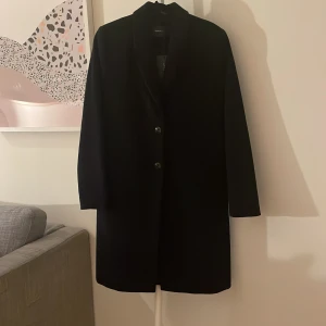 Gant kappa ny - Ny klassisk dam Ullkappa i marinblått. 