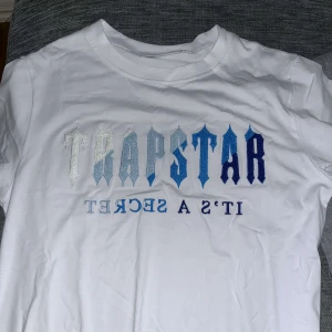 Trapstar t-shirt - Säljer nu min trapstar T-shirt oandvänd