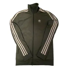 Adidas Zip xs/s. Kom dm vid frågor eller fler bilder!