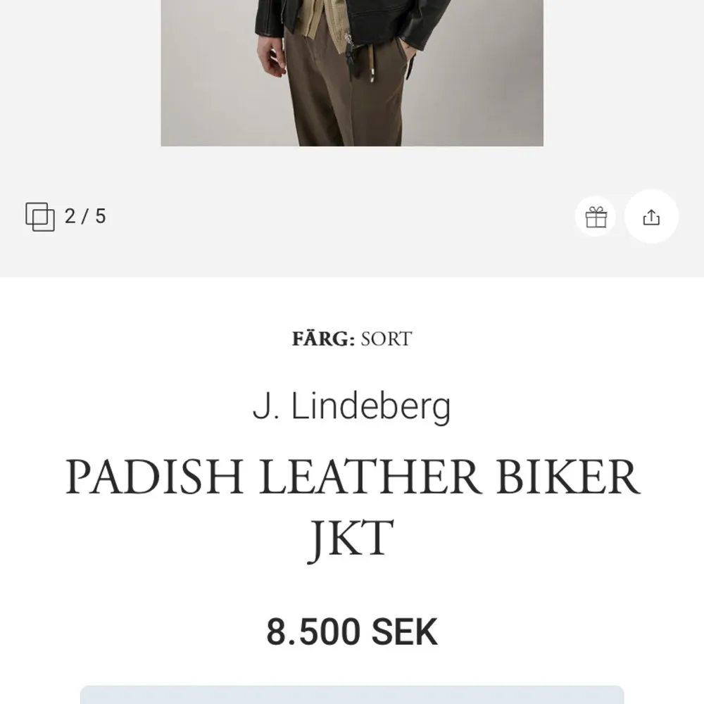 Säljer en skitsnygg unisex skinnjacka som aldrig är använd. Det är en jacka i riktigt läder som har ett värde på 8500 kronor, men priset kan absolut diskuteras!🙏🏼 Skulle säga att den är oversize för kvinnor🥰. Jackor.