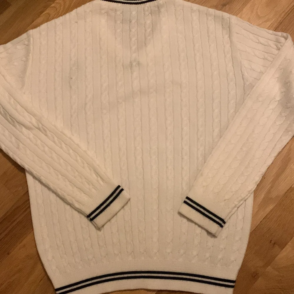 Stickad Ralph Lauren tröja. Storlek 176/xs. Skick 9/10. Tröjor & Koftor.