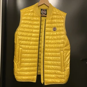 Colmar väst herr gul - Nyskick, inga anmärkningar   Orginalpris: 2499 kr