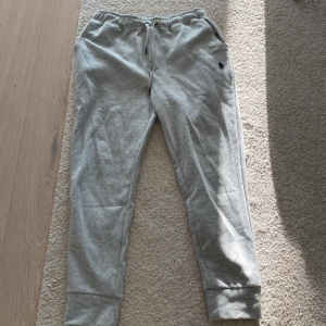 Ralph lauren byxor - Helt nya Ralph lauren byxor. Ny pris 1699 Mitt pris 699