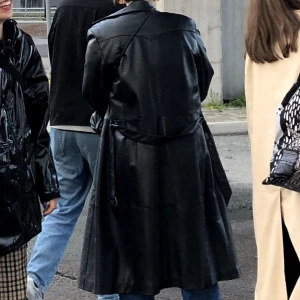 Skinnrock - Skinnkappa / skinnrock  Skärp i midjan!  Strl S-M  Finns i Gbg, alternativt kan skickas efter betalning! 😇