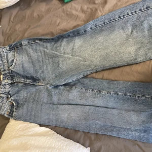 Jeans - Raka Jeans från Ginatricot