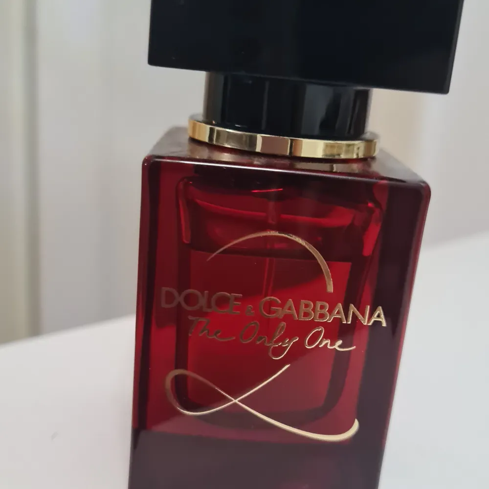 En helt nytt parfym från DOLCE&GABBANA 30 ml, the only one2 Använd 2,3 gånger  ~95% kvar. Övrigt.