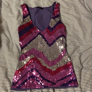 Festtopp - Unik festtopp/paljettlinne i strl xs/s från kikkirikki