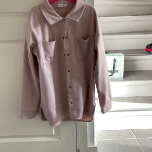 Skortkoffta  - Fin och oanvänd säljer för är för liten 