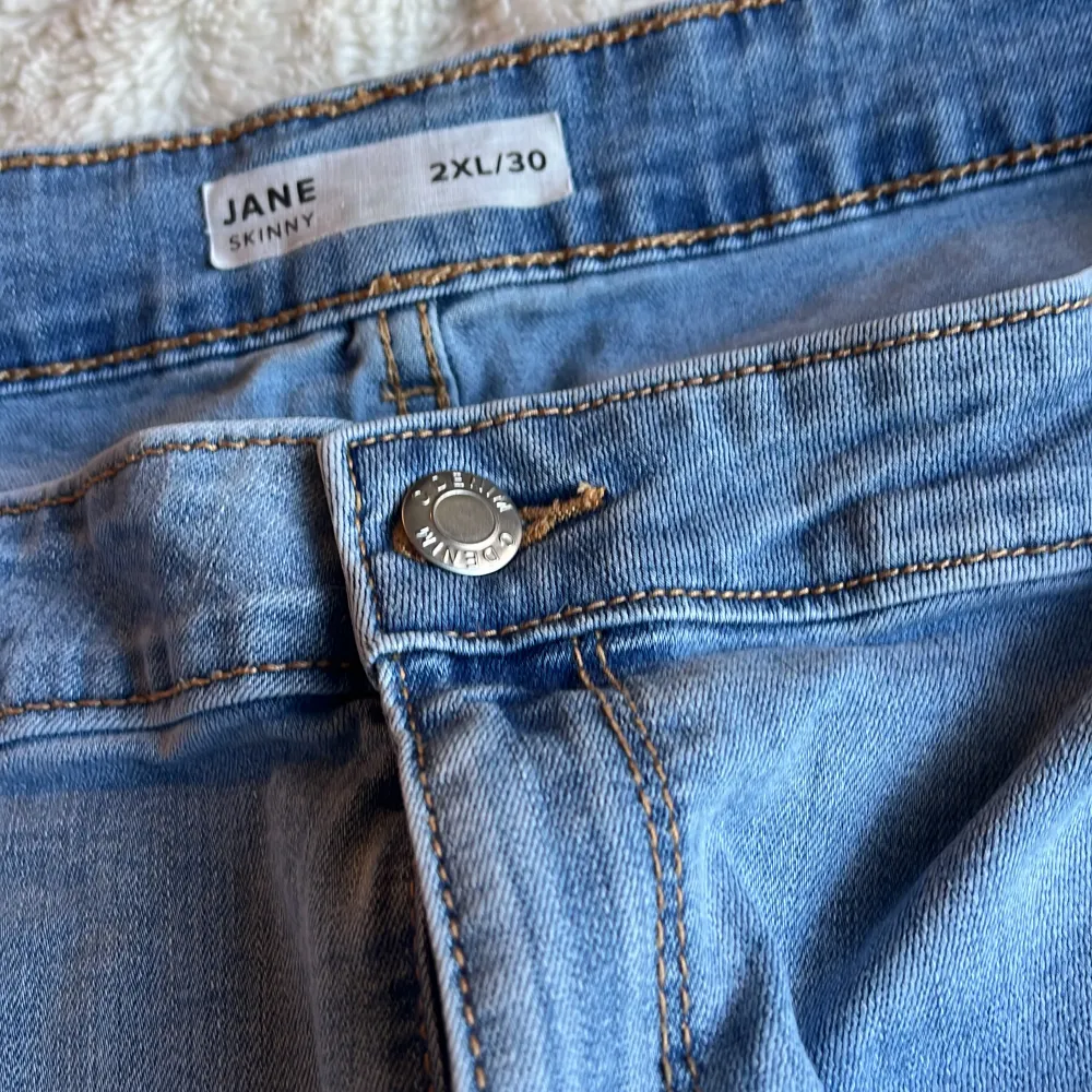 Använda fåtal gånger inget slitage eller nopprigt . Jeans & Byxor.