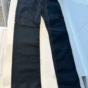 Levi jeans - Använd väldigt lite. Stl W 33 L 32 Toppskick ! 