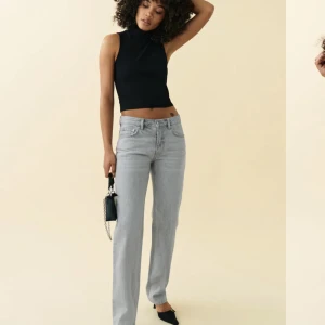 Grå Lågmidjade Jeans  - Säljer nu mina lågmidjade grå jeans från Gina Tricot. Fint skick. Säljer då jag tröttnat. Nypris:500