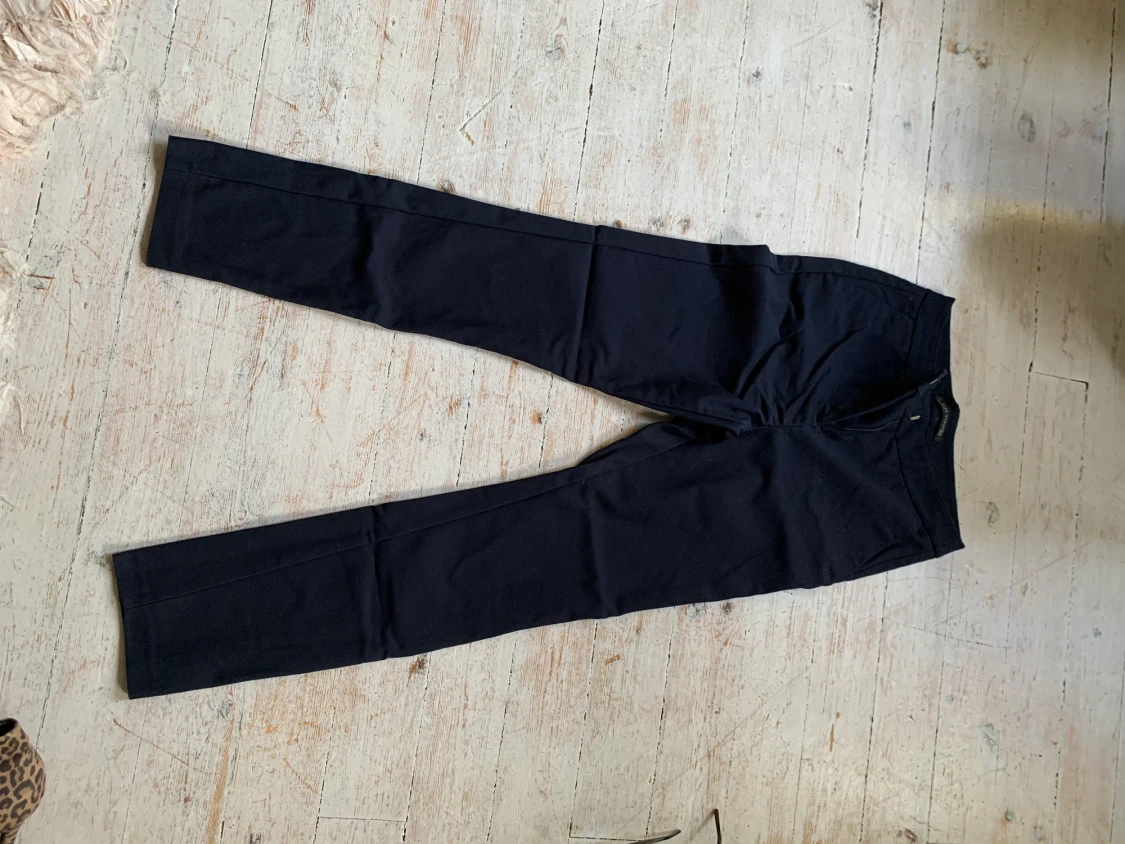 Kostymbyxor tighta i marinblått 