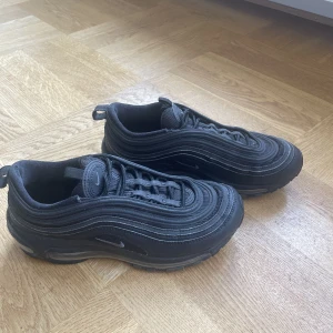 Nike Air Max 97 - Säljer mina nike air max 97or i storlek 38! Dem är köpta för 1500kr och jag säljer för 400! Pris kan diskuteras❣️