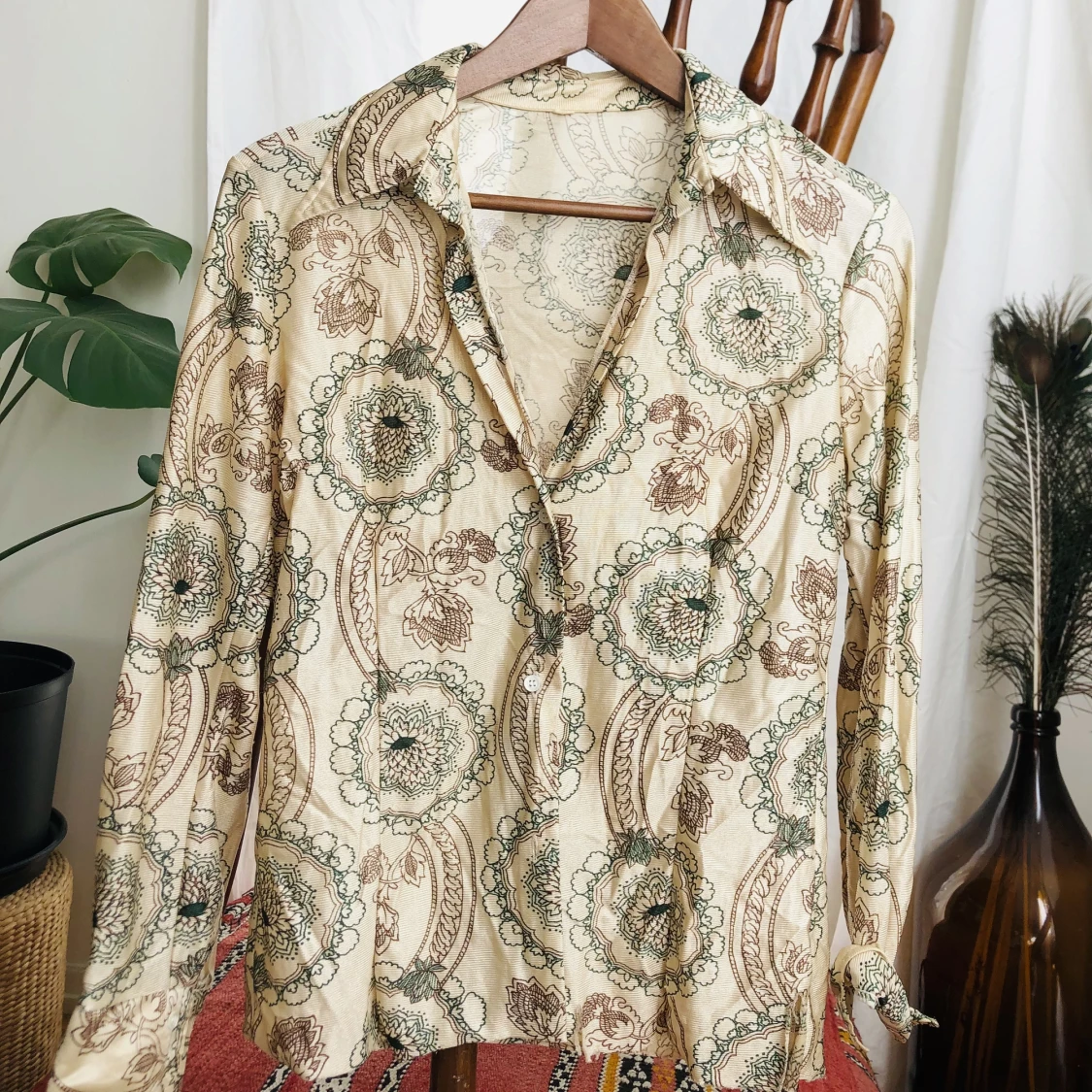 Guldig retro skjorta