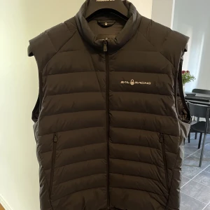 Sail racing väst - Använd sparsamt i bra skick säljes pga för liten storlek Ny pris 2200kr