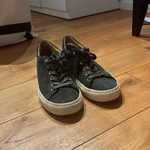 Gröna sneakers - Gröna sneakers som jac ej har användning för 